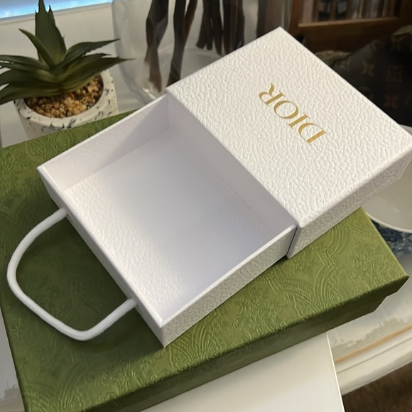 DIOR • Small Box w/ Handle - Picture 3 of 4